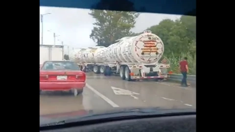 Aparatoso accidente en el Periférico Ecológico hoy 18 de julio de 2024 deja un lesionado