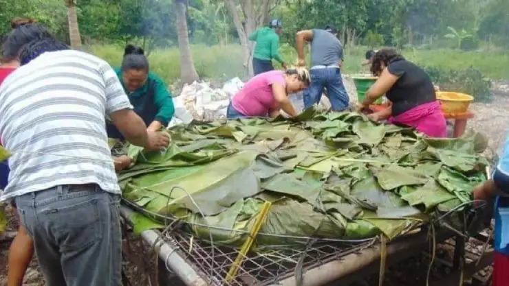 Vecinos de Tekax crean el pibipollo más grande de Yucatán