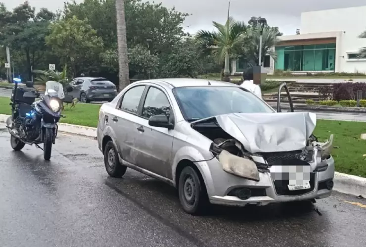 Caos vial_ Accidente en Boulevard Kukulcán HOY genera tráfico lento