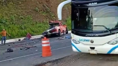 Trágico accidente en la autopista Siglo XXI deja seis muertos y dos heridos en Michoacán.