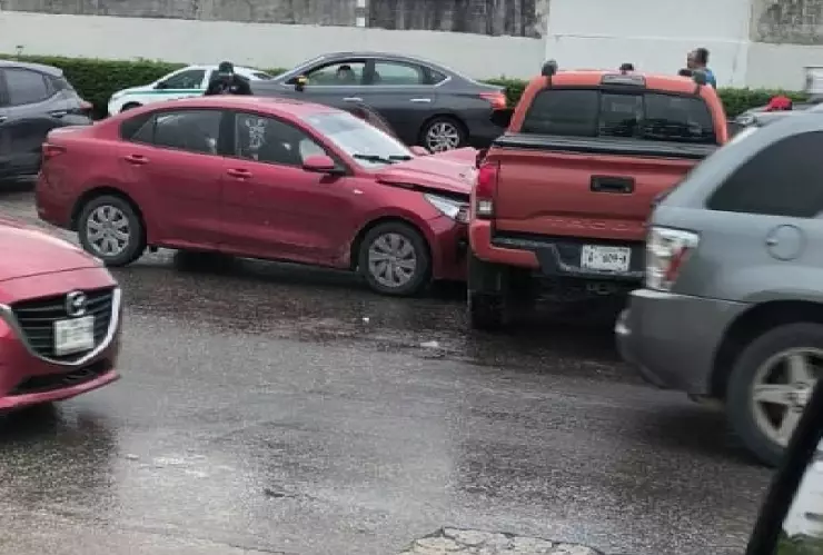¡ÚLTIMA HORA! Fuerte choque en la avenida 135 de Cancún: Reportan caos vial y afectación en el tráfico HOY