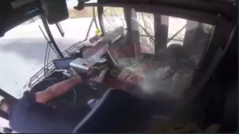 Chofer de Estados Unidis se enfrente a un pasajero