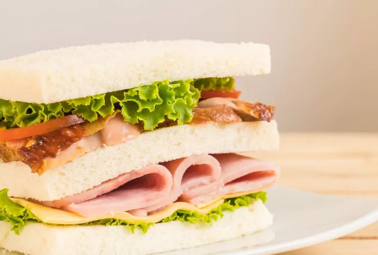 Niña en el hospital con el esófago perforado tras comer sándwich en Australia