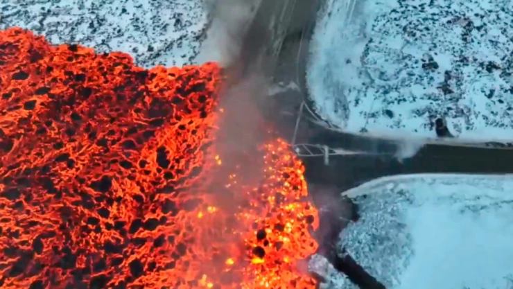 Lava de volcán de Islandia