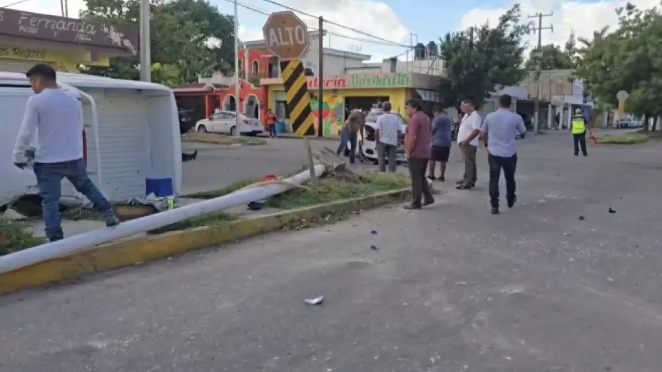 Accidente en Chetumal HOY: Choque termina con volcadura y una persona con crisis nerviosa