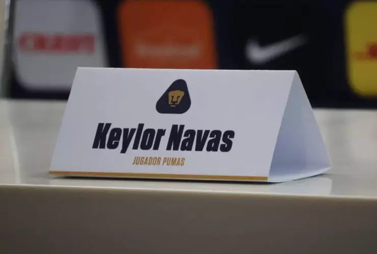 Presentan a Keylor Navas con Pumas