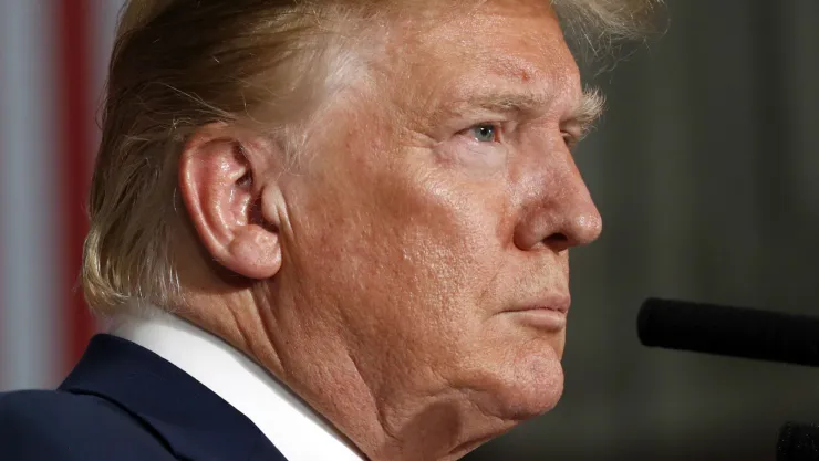 El presidente Donald Trump escucha durante una conferencia de prensa con la primera ministra británica, Theresa May, el martes 4 de junio de 2019, en Londres. Imagen, AP