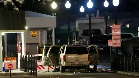 ¿Qué se sabe sobre el vehículo que se impactó contra reja de la Casa Blanca?