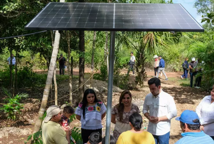 Hacen la entrega de paneles solares y conexión eléctrica a familias de Leona Vicario.jpg