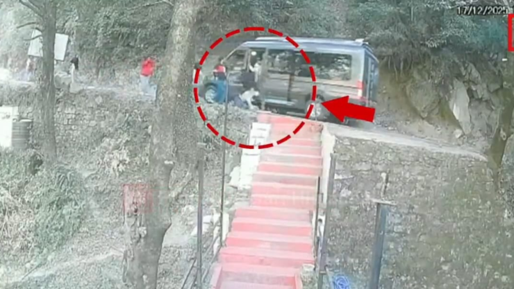 Camioneta cae a un barranco.png