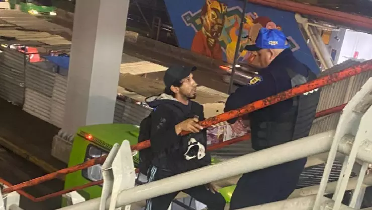 Joven intenta trasladar a su perrito en el Metro CDMX, pero la Policía CDMX lo agrede