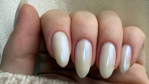 ideas de uñas estilo cloud dancer efecto cat eye