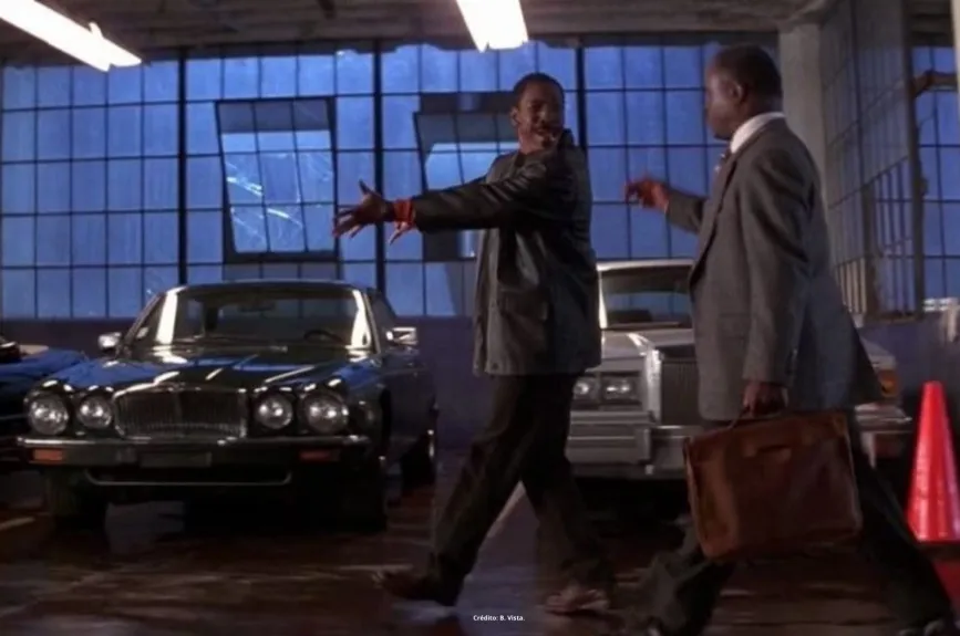 Te contamos por qué a Eddie Murphy lo atraparon con una chica trans y qué hacía con ella. (Escenas de la película ‘El negociador’ por Azteca 7)