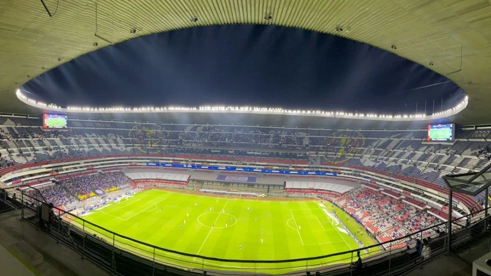 Se registra enfrentamiento entre aficionados en el Estadio Azteca