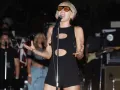 Miley cantando.jpg