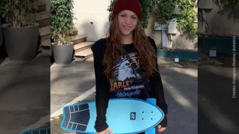 Shakira patineta.jpg