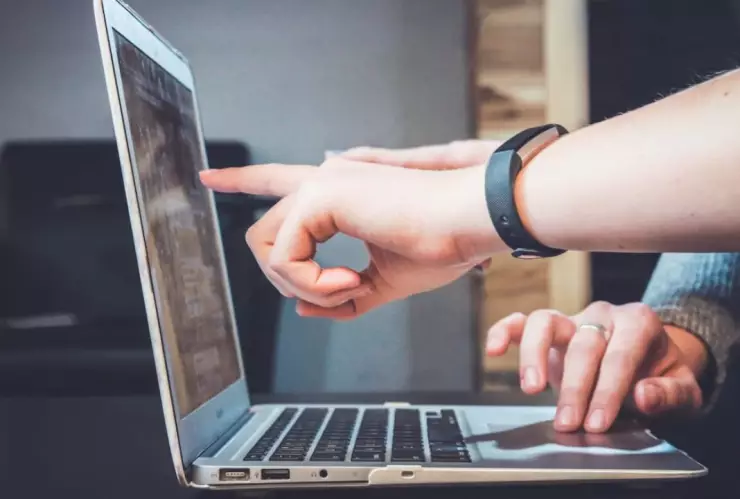 ¿Cómo saber si un video está hecho con Inteligencia Artificial? Señales clave