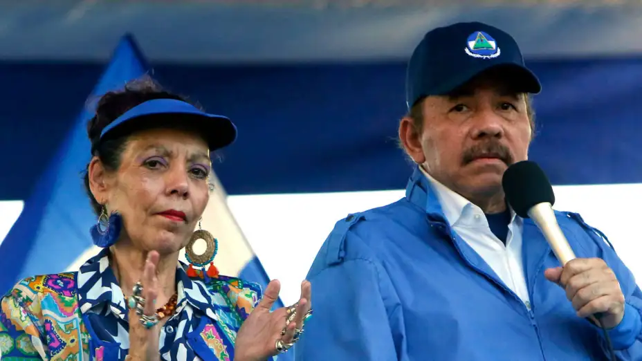 Daniel Ortega con su esposa.
