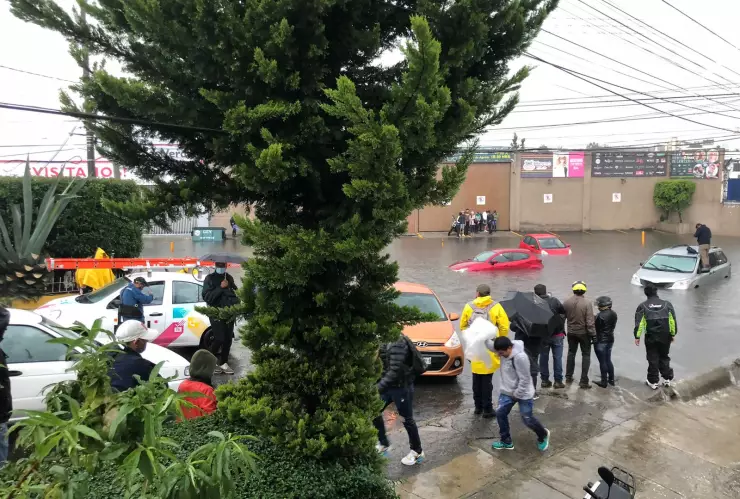 Lluvias dejan autos y viviendas bajo el agua en Naucalpan ¡Otra vez!