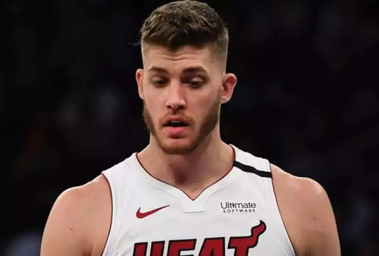 Meyers Leonard separado de Miami Heat