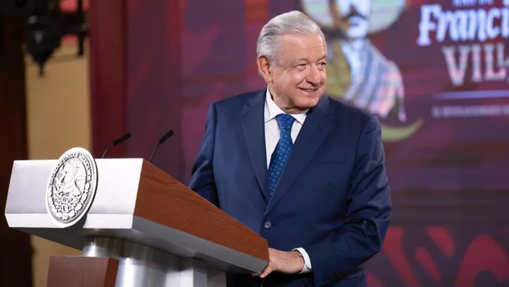 ¿Cómo se veía de joven AMLO y qué estudió?