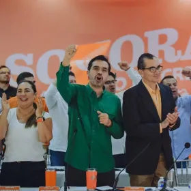 Jorge Álvarez Máynez denuncia simulación en encuestas de Morena.