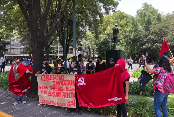 Se manifiestan frente a la representación de Jalisco en la CDMX