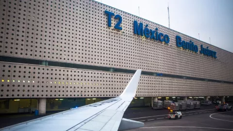 IATA pide reconsiderar aumento de tarifas aeroportuarias en México