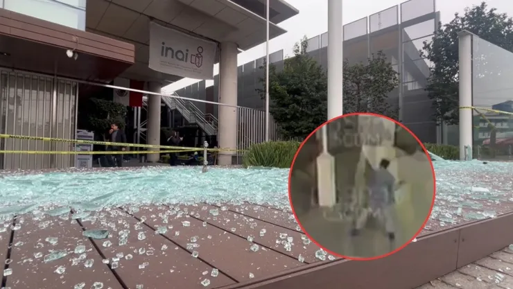VIDEO: El momento exacto del ataque a las instalaciones del INAI con piedras