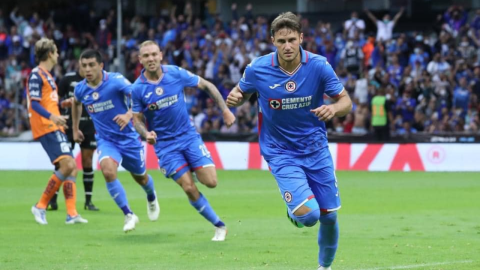 Santi Gimenez en Cruz Azul