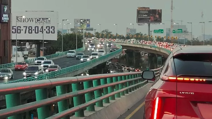 segundo piso Periférico atascado por accidente