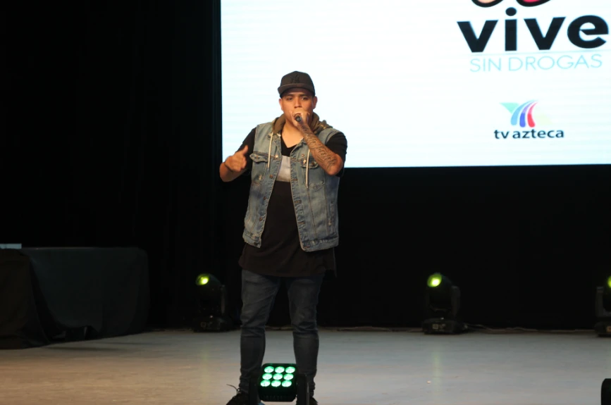 Mr Fark en la conducción del evento