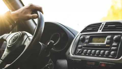 ¿Cuánto dinero debo tener para comprar mi primer auto? Este es el costo en México