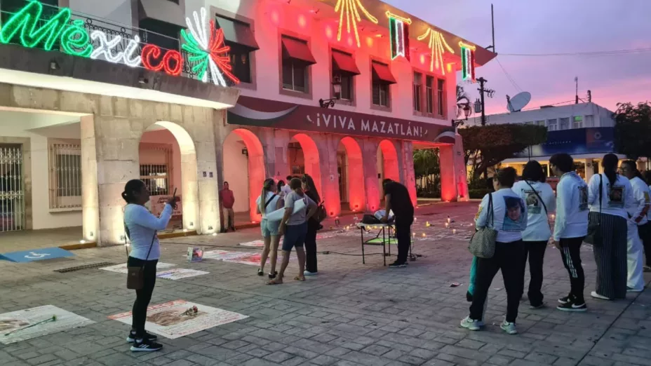Honran a desaparecidos en Mazatlán