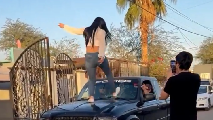 CELOSA LE ROMPIÓ PARABRISAS.png