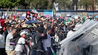 bloque negro en marcha de al generación Z