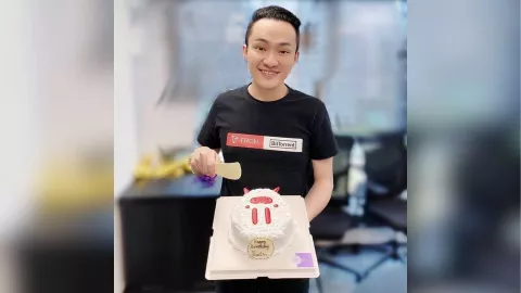 Justin Sun, el empresario que pagó millones por un plátano… y se la comió