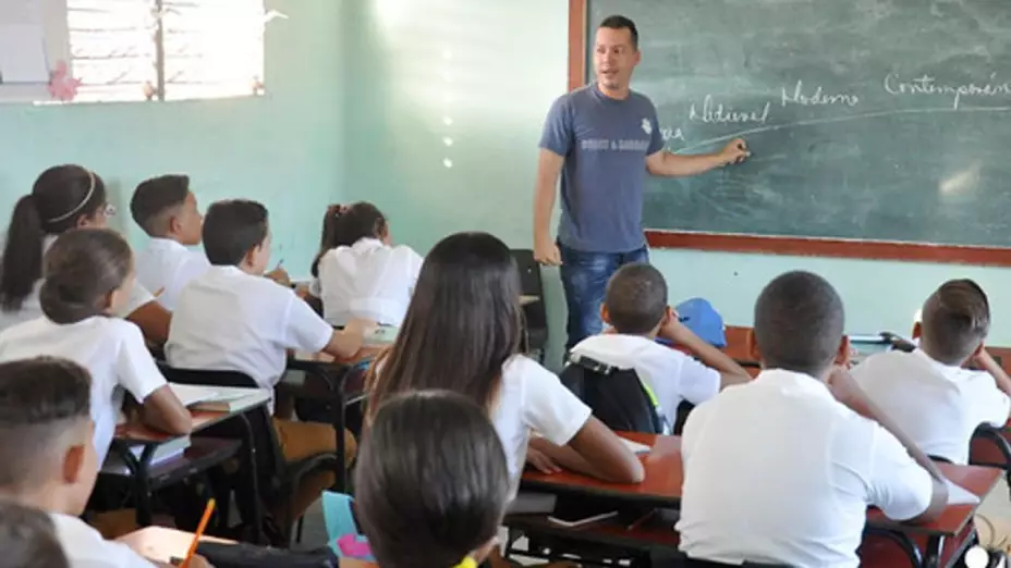 Aumento salarial maestros 2025