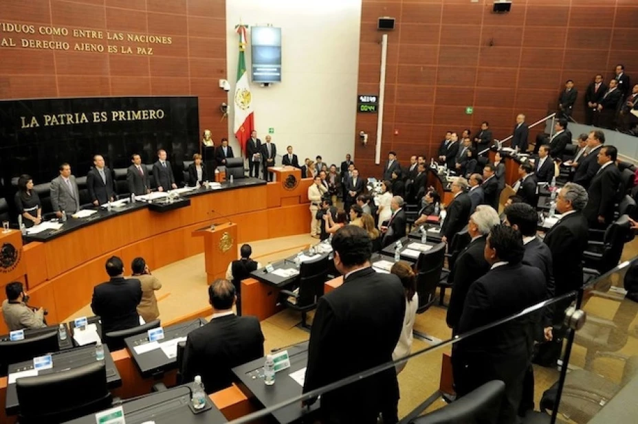 Los legisladores tuvieron que sesionar en el Senado ante los bloqueos de maestros en San Lázaro