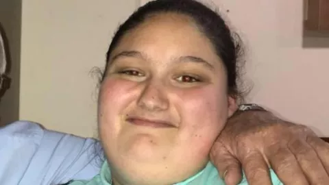 ¿Los peores padres del mundo Dejan engordar a su hija hasta la muerte