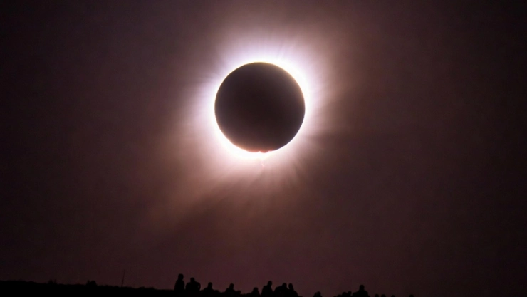 Eclipse solar dia espejo