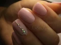 19 ideas de uñas rosas con brillos cortas y largas