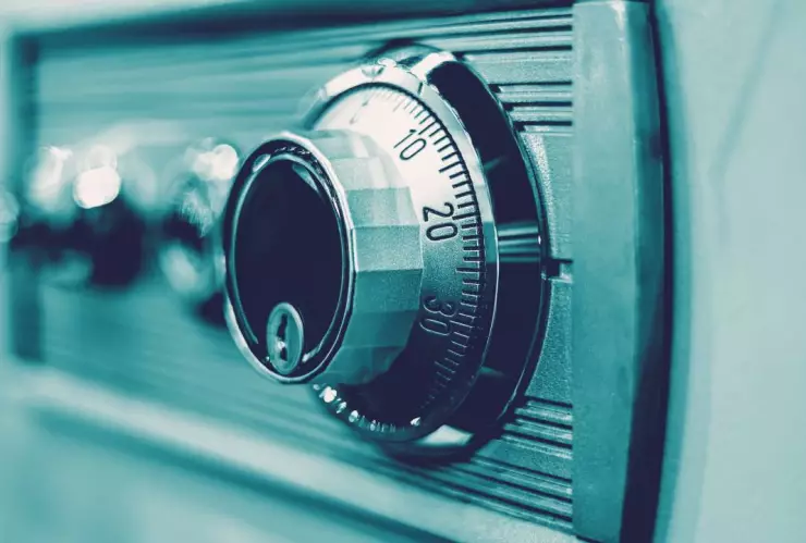 Roban tres negocios del centro de la ciudad