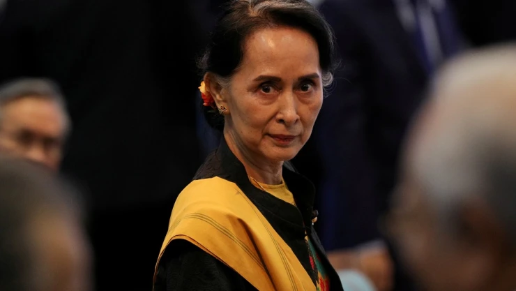 myanmargolpedeestadoSuuKyi.jpg