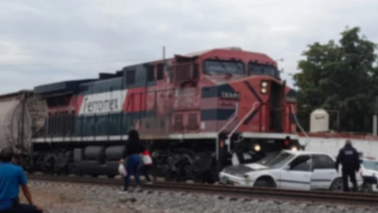 Tren arrolla a madre e hijo