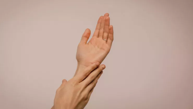 Desintoxicación de manicura: 5 formas de sanar tus manos