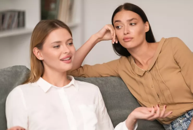 /estilo-de/si-dices-alguna-de-estas-7-frases-podrias-estar-quedando-como-una-persona-maleducada-sin-saberlo