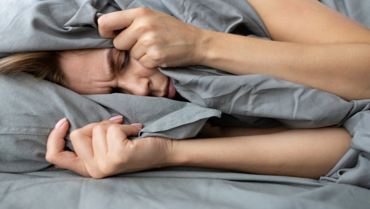 ¿Por qué te cuesta dormir después de los 50? Esto dice la ciencia del sueño