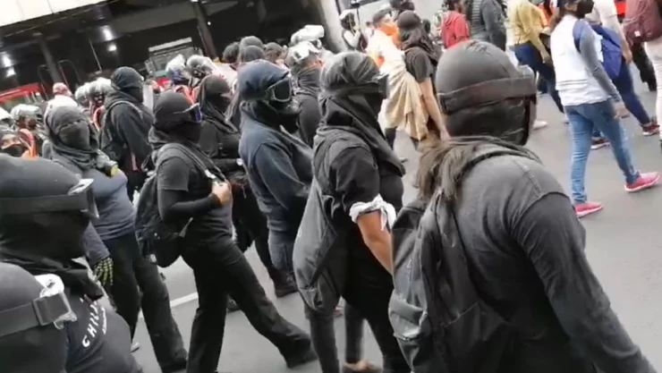 encapuchadas marcha CDMX.jpg