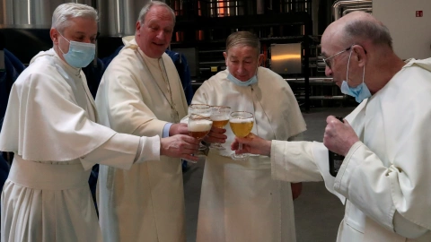 En B&eacute;lgica monjes producen hist&oacute;rica cerveza.